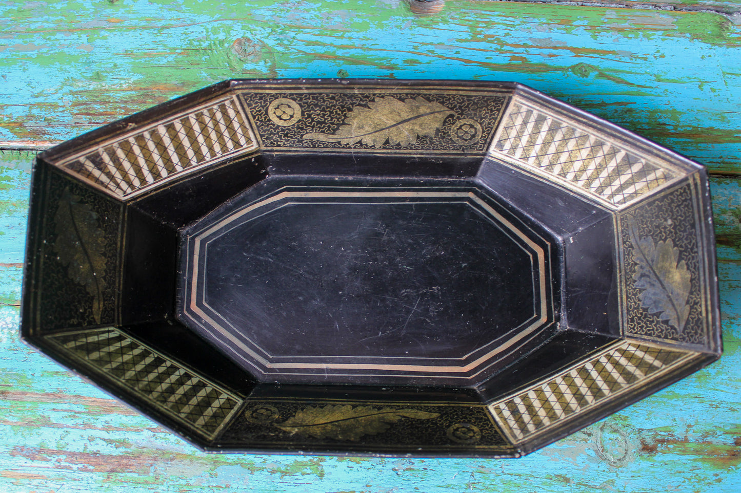 Black & Gold Toleware Oval Octagon Bowl