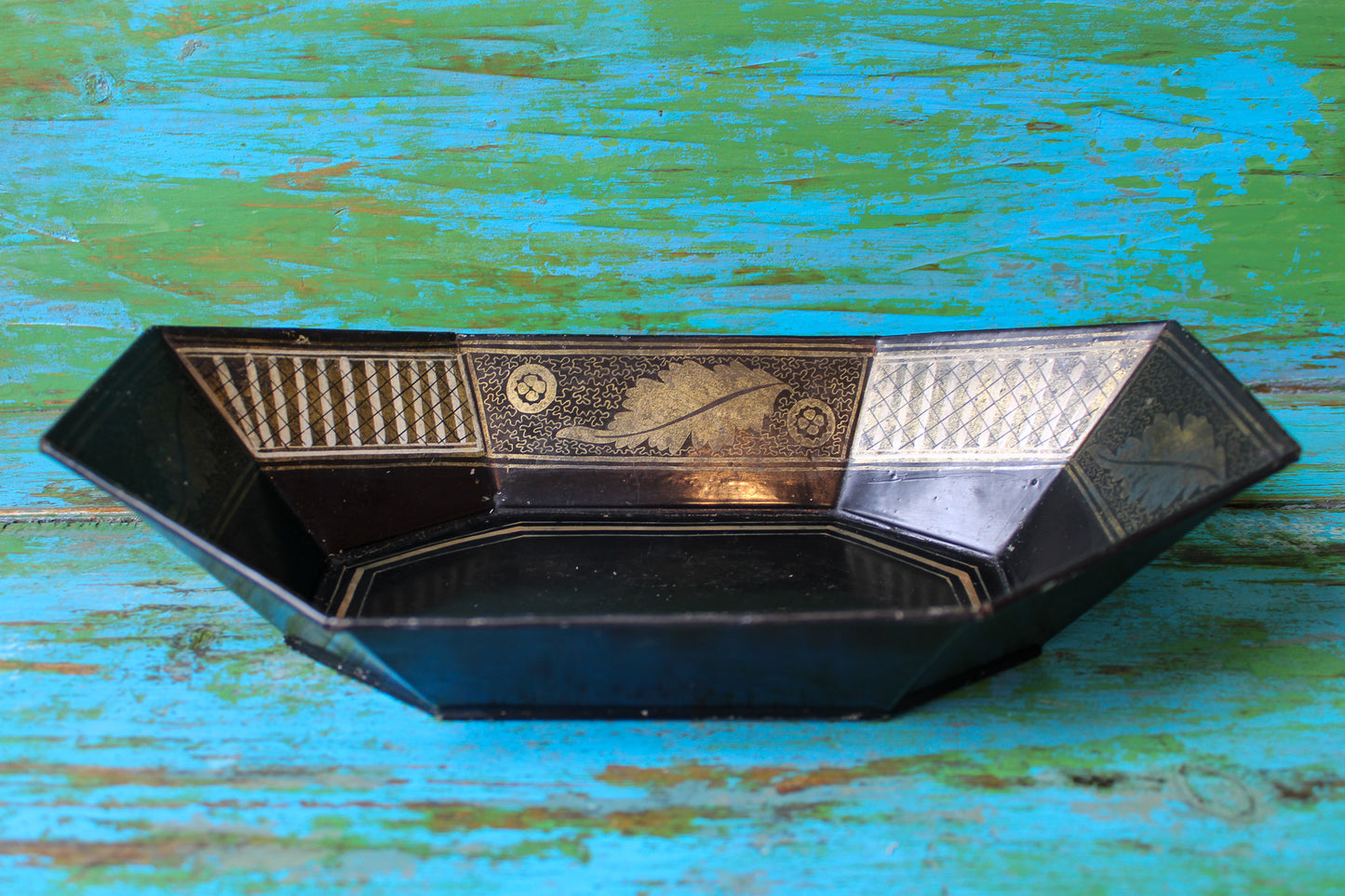 Black & Gold Toleware Oval Octagon Bowl