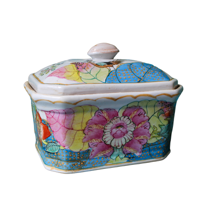 1960s Porcelain Chinoiserie Tobacco Leaf Lidded Box