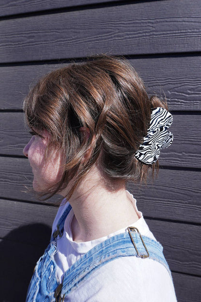 Scallop Claw Clip - Zebra Swirl